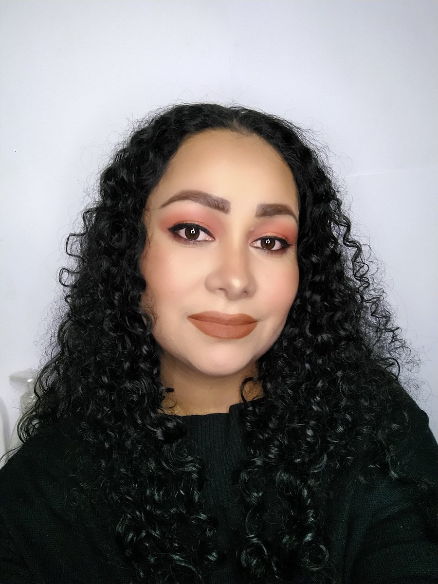 loida_priscila's tweet photo. Maquillaje de OTOÑO 🍂🍁🍂🍁
Súper lindo y sencillo😍
#chicas #glamour #glowthatglowkit #glowthatshine #chicastyle #stylemakeup #makeupwakeup #lipstick💄 #palletmakeup #makeupvideoss #maquillajeguatemala #makeupfall #fall #otoño #makeup #makeupartist
https://t.co/qlfF2AvXkt https://t.co/ZPUiUcHqWW