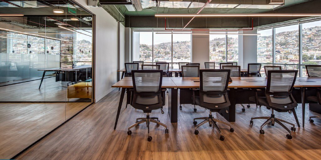 Cerros que invitan a imaginar e innovar. Desde #HITValpo podemos apreciar una vista panorámica al cerro, aportando un look&amp;feel especial a la oficina. Podés acceder a un espacio flexible haciendo click acá 👇
hitcowork.co/cl
