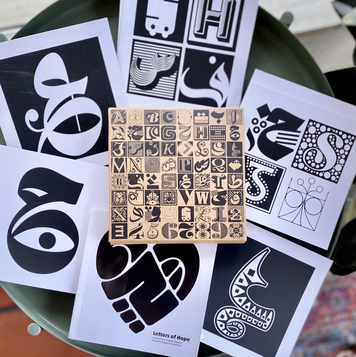 labolts's tweet image. Just arrived! Great initiative. Awesome designs 🇱🇧❤️ 
@FontLiBeirut