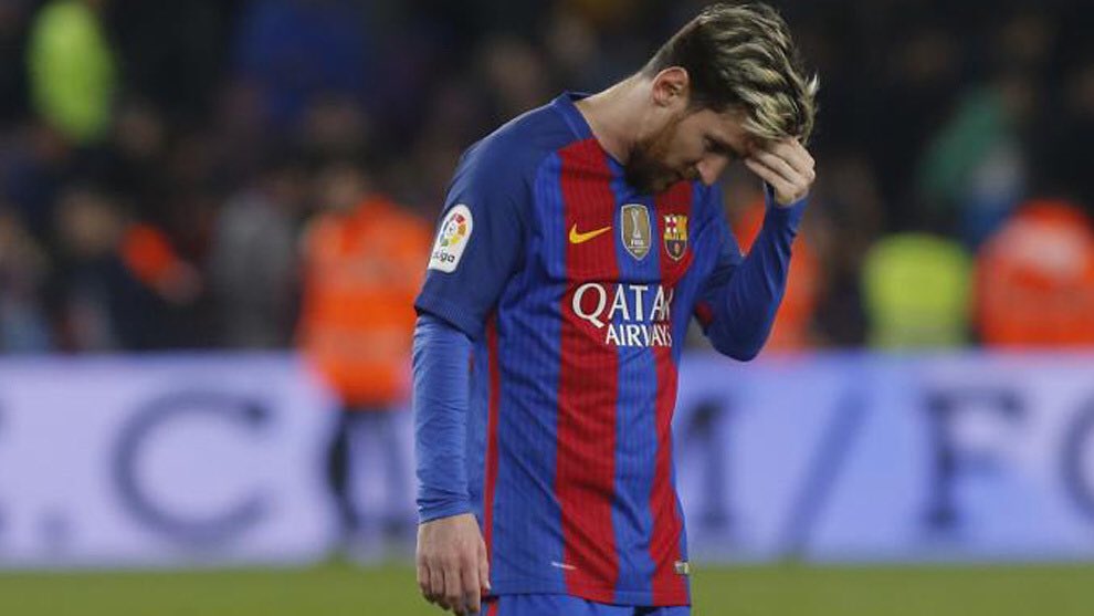 #OJOALDATO - Messi solo ha marcado un gol fuera del Camp Nou en Champions League #UCL en los dos últimos años (en Praga, contra el Slavia). No marcó ni en Lyon, ni en Manchester, ni en Liverpool, ni en Dortmund, ni en Nápoles, ni en Lisboa. Y, de momento, tampoco marca en Turín. https://t.co/uEHtIBXxOM