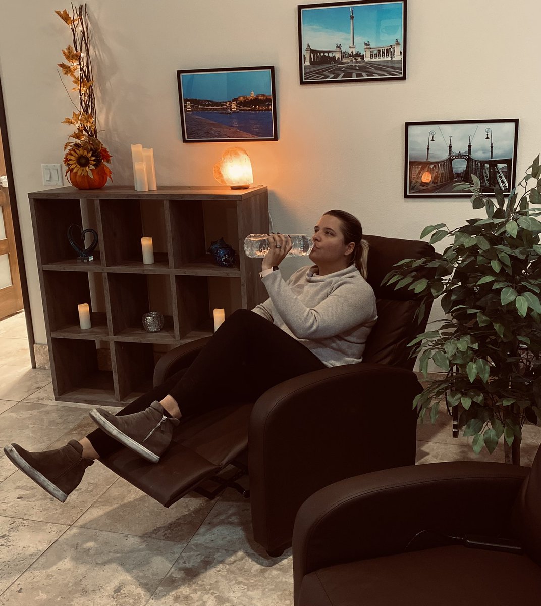 kaqunlv's tweet photo. #WellnessWednesday at Kaqun LV. Make sure to drink your Kaqun water and take your Kaqun baths. These massage chairs are awesome. https://t.co/wJ1VYXNjGV https://t.co/XL3vgvLP2r