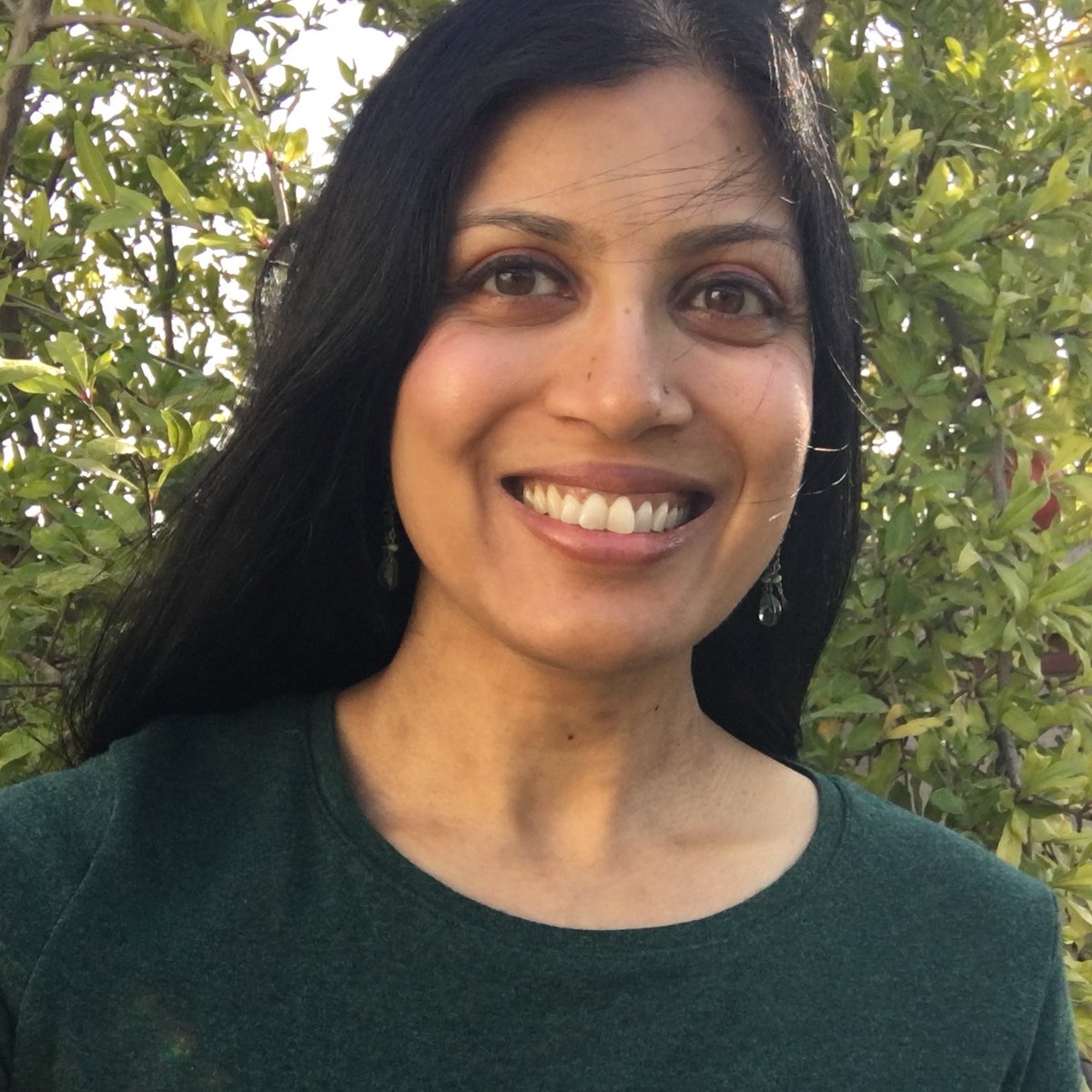 anubhak's tweet photo. 2020 has asked us to shed what's no longer working for us, big time. If you're single and processing a heartbreak, let go of your past and move forward to a more harmonious future. Green is the color of rebirth and renewal, which is what I promise in my Healing Circles below. https://t.co/SPFnQqkBxv