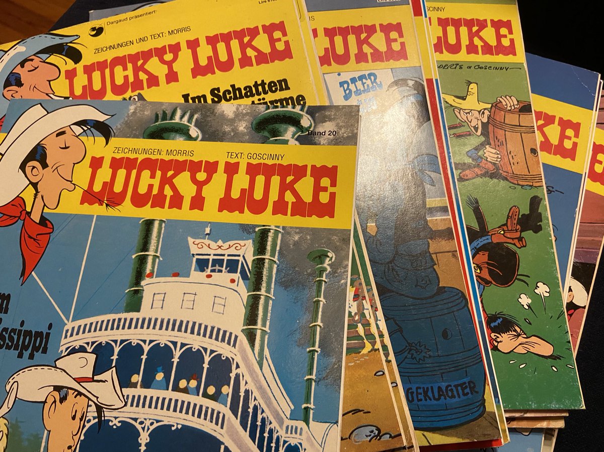 AJAKUBOWSKI1's tweet photo. Morgen erscheint der neue #luckyluke. Vorbereitung für mein Gespräch beim @dlfkultur am Morgen und für meinen @tagesschau.de-Text. 😎 @ehapa #achde #morris #jul #csedigital #comic https://t.co/26mnssrAsE