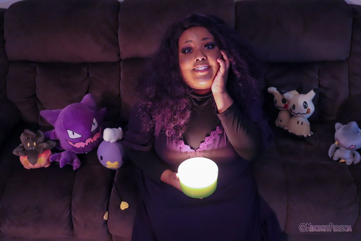 MidnightPursona's tweet photo. Hex Maniac Midnite, cause this is the type of trainer I am. ✨♡︎ 

#pokemon #PokemonHalloween #pokemontrainer #hexmanaic #PokemonGOHalloween #ghostype #plussizecosplay #blackcosplayer https://t.co/b7QxQ12JsG