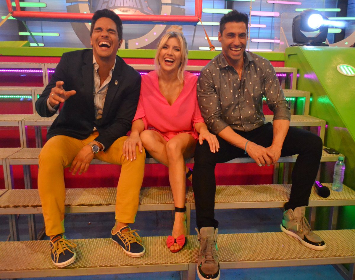 dancelaurita's tweet photo. Vuelve C O M B A T E a la pantalla de @canal9oficial y vuelve este trío: Laurita, Juani y Tito ❤️💚💪🏼
Que lindo va a ser revivir todas las locuras y las veces que nos han hecho reír 🎉 

📺 Sábados y domingos 15hs https://t.co/4YQrBPA8Vo