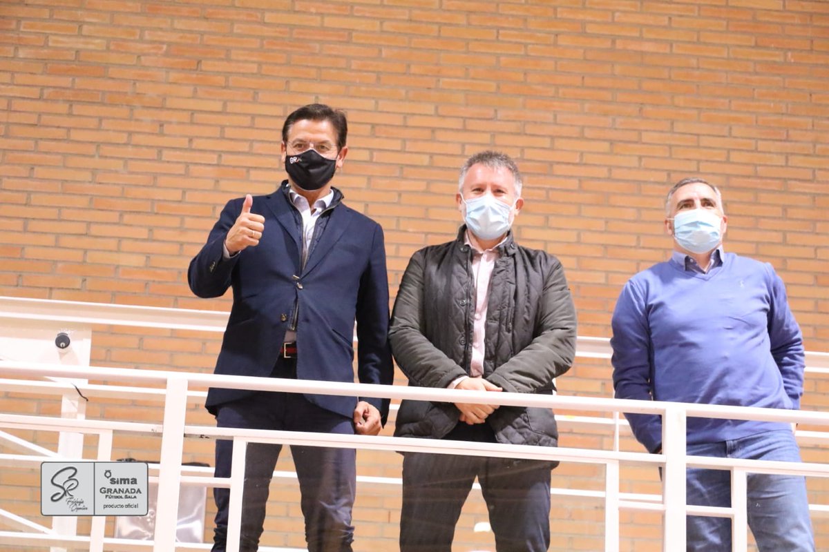 Desde el #SIMAGranadaFS queremos agradecer a <a href="/LuisSalvador/">Luis Salvador GRX</a> su presencia hoy en las gradas del Pabellón Núñez Blanca y su inestimable apoyo a este equipo.
¡Gracias Alcalde! 
¡A por la siguiente ronda de la Copa del Rey!
#SoñemosJuntos