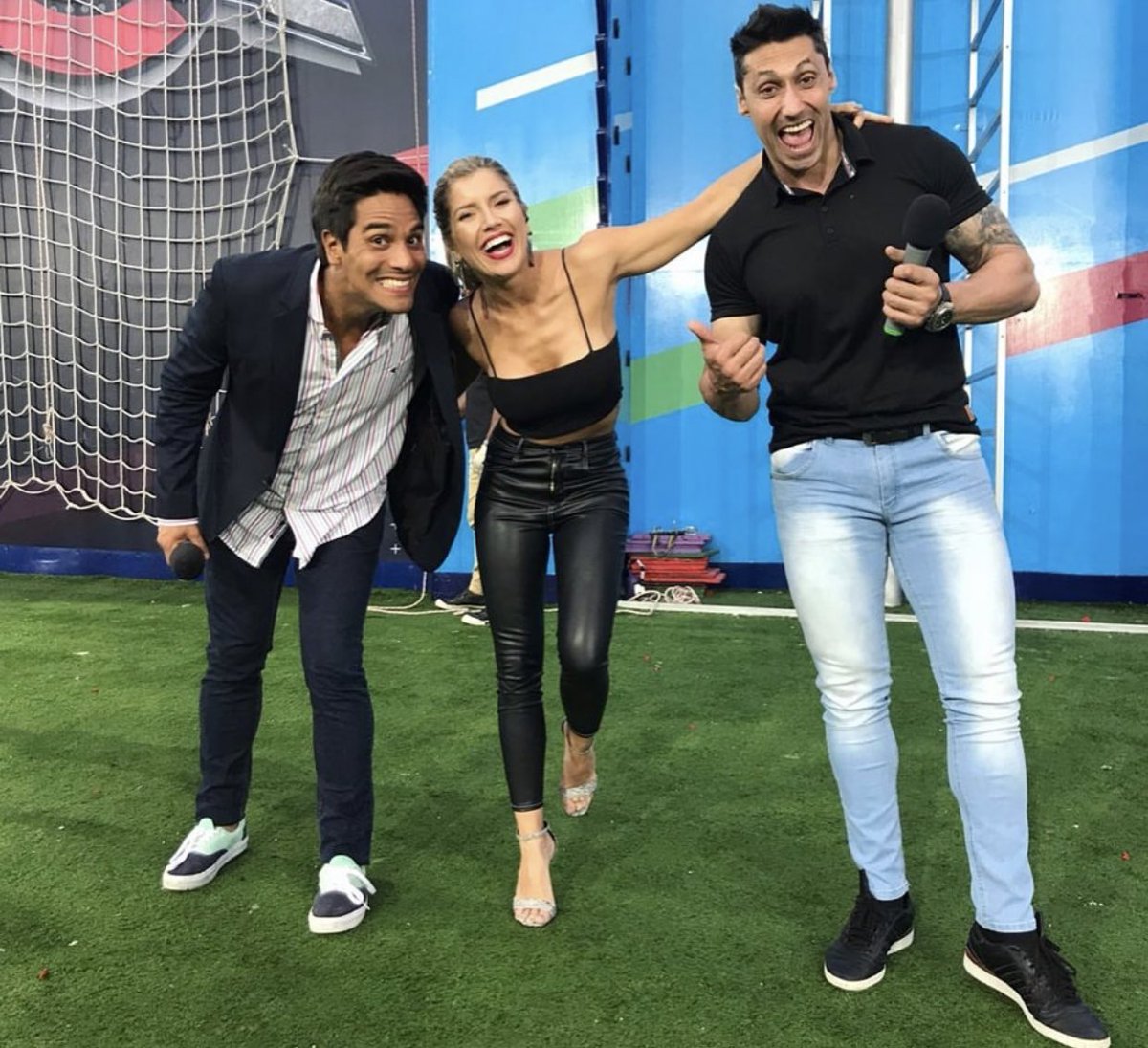 dancelaurita's tweet photo. Vuelve C O M B A T E a la pantalla de @canal9oficial y vuelve este trío: Laurita, Juani y Tito ❤️💚💪🏼
Que lindo va a ser revivir todas las locuras y las veces que nos han hecho reír 🎉 

📺 Sábados y domingos 15hs https://t.co/4YQrBPA8Vo