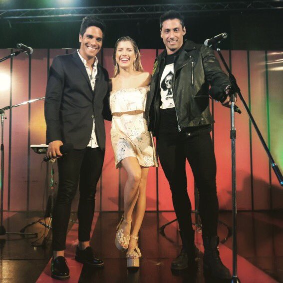 dancelaurita's tweet photo. Vuelve C O M B A T E a la pantalla de @canal9oficial y vuelve este trío: Laurita, Juani y Tito ❤️💚💪🏼
Que lindo va a ser revivir todas las locuras y las veces que nos han hecho reír 🎉 

📺 Sábados y domingos 15hs https://t.co/4YQrBPA8Vo