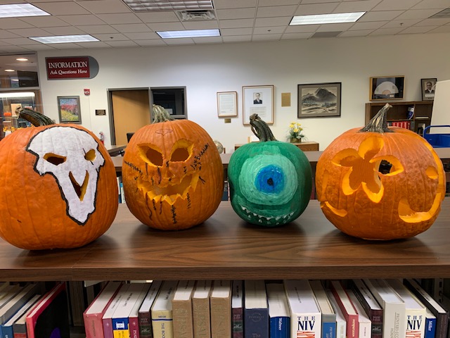WarnerLib's tweet image. A diversity of styles and methods. Pumpkin art, day 3, complete.   #warnerlibrary #pumpkinart #Diversity