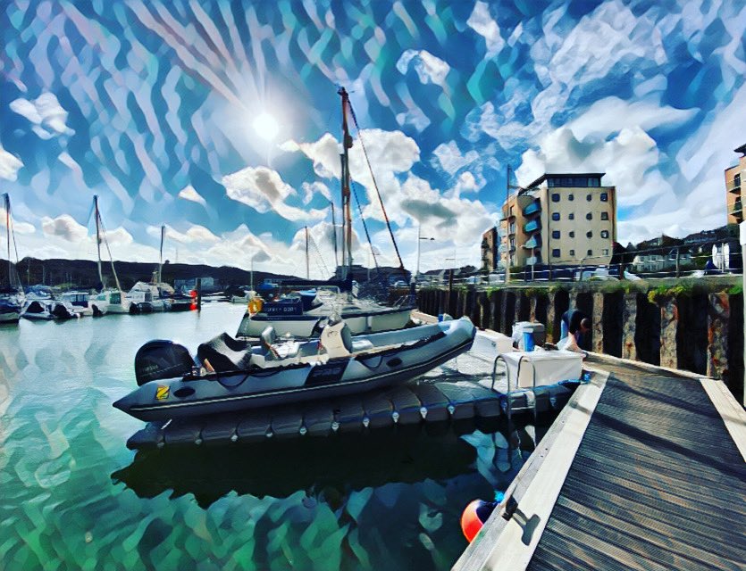 The art of drive on docks.
#marineindustry #artshare #boating #BOATS #driveondock #modularpontoon