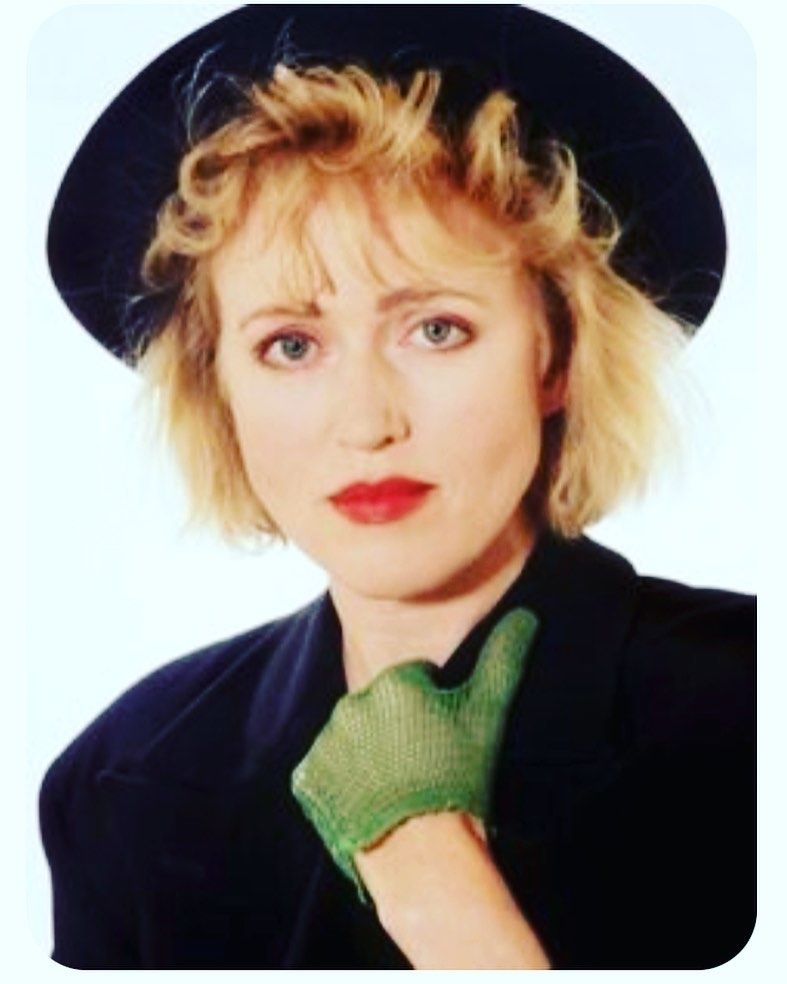 loos's tweet photo. Liebe #annettehumpe , Du bist nicht nur brilliant, einmalig, nicht austauschbar und der absolute Wahnsinn, Du bist ganz nebenbei noch ein wunderbarer Mensch und mein riesiges Idol. Happy Birthday 🎈🎁🎉🎂🎊 Deine Anna https://t.co/zO6ThsLFwr