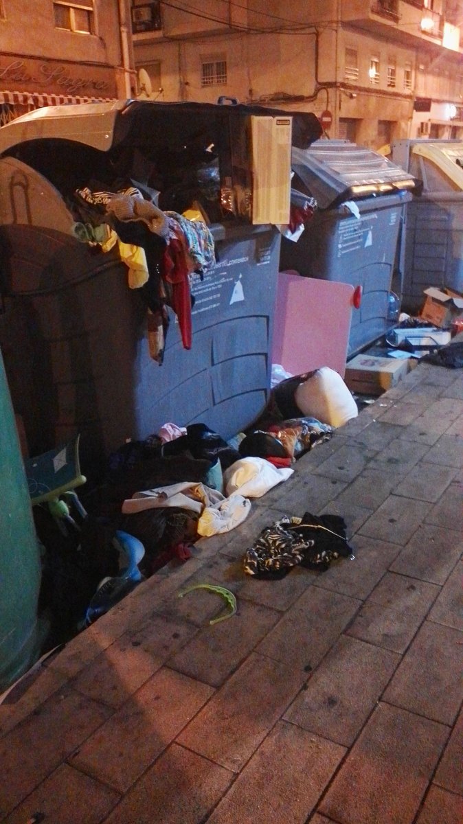 CALalicante's tweet photo. Ordenanza de Limpieza: 

Art. 3.3/ 3.- El Ayuntamiento se obliga a atender las reclamaciones, denuncias y sugerencias de los ciudadanos, ejerciendo las acciones que en su caso correspondan.

¿Eso lo gestiona, como puede, el @saicalicante, no?
 
¡@manuelvillarsol, la ordenanza! https://t.co/pZ9PV4Y7x0