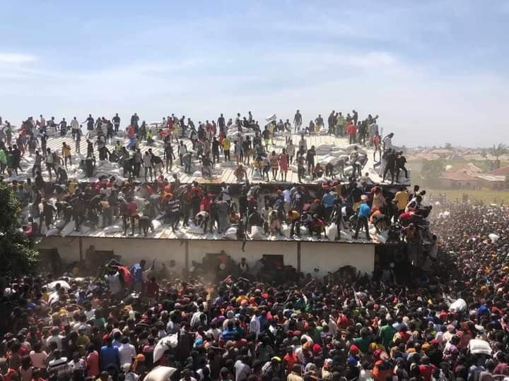 alexisjanpak's tweet photo. In the midst of this brouhaha... 
Where are we on the reality of COVID19??? 

Some dared to say that "COVIDHUNGER is greater than COVID19" ~ mind you!, this is a search for CACOVID19 palliatives oh !!!

Who is fooling who ??? https://t.co/6neeFX6qF5