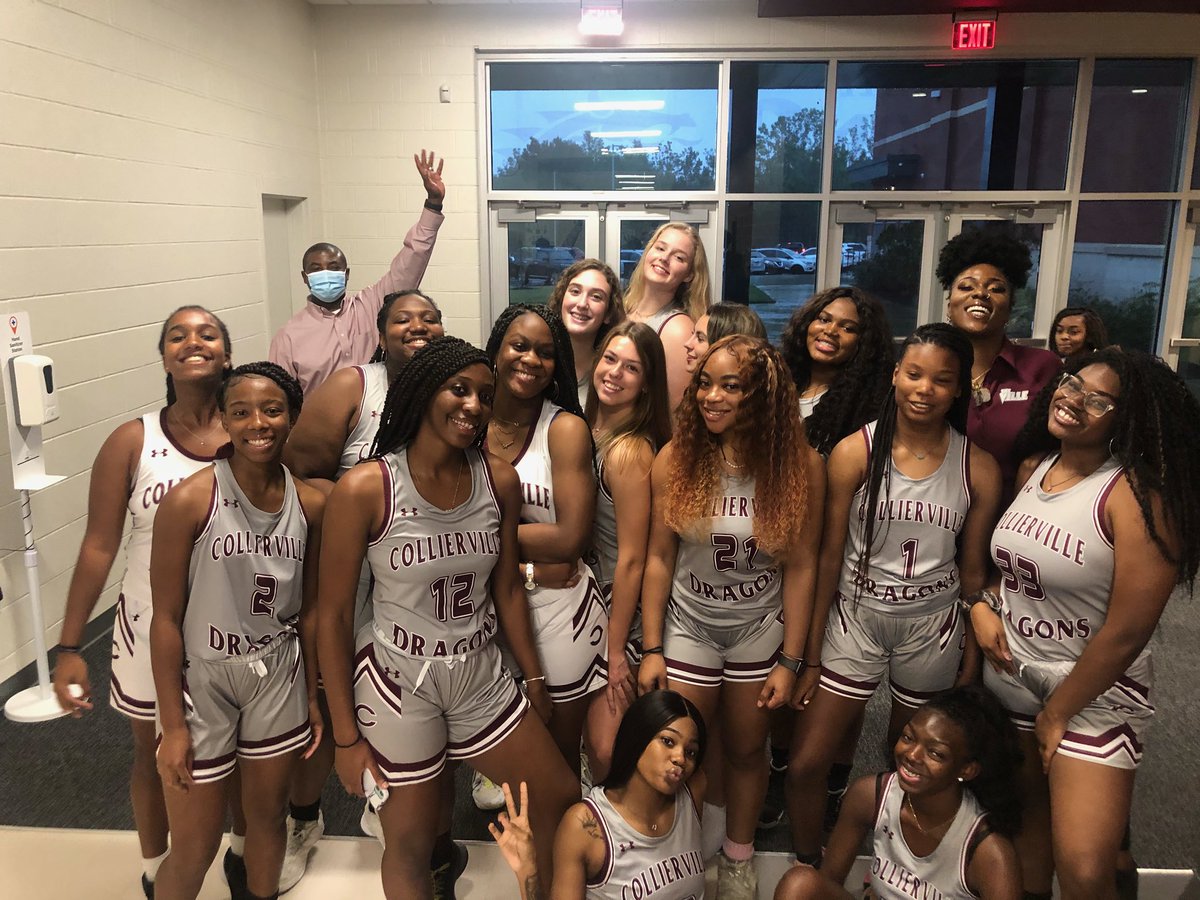 GoLadyDragons's tweet photo. A sneak peak from today’s team pictures... with a @rj3cville photobomb! Let’s go Lady Dragons! https://t.co/xmhFtLG743