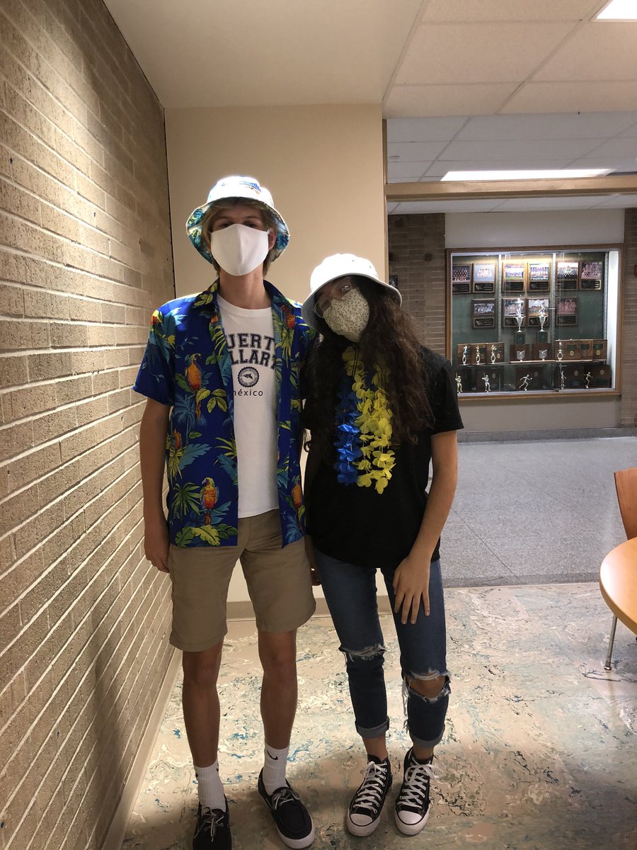 HS_Strongsville's tweet photo. Spirit week continues with tourists vacationing at SHS.#mustangspiritweek https://t.co/F3xwIegVDf