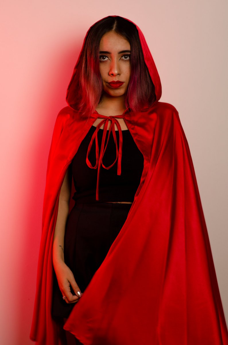 Rocio_Garcya's tweet photo. "My mother wanted me to choose between being a wolf, and being a human. Granny did too. You were the only person who ever thought it was okay for me to be both." 3/6

#RubyLucas #RedRidingHood #OnceUponATime #Halloween2020 https://t.co/dLjyY9bDKQ