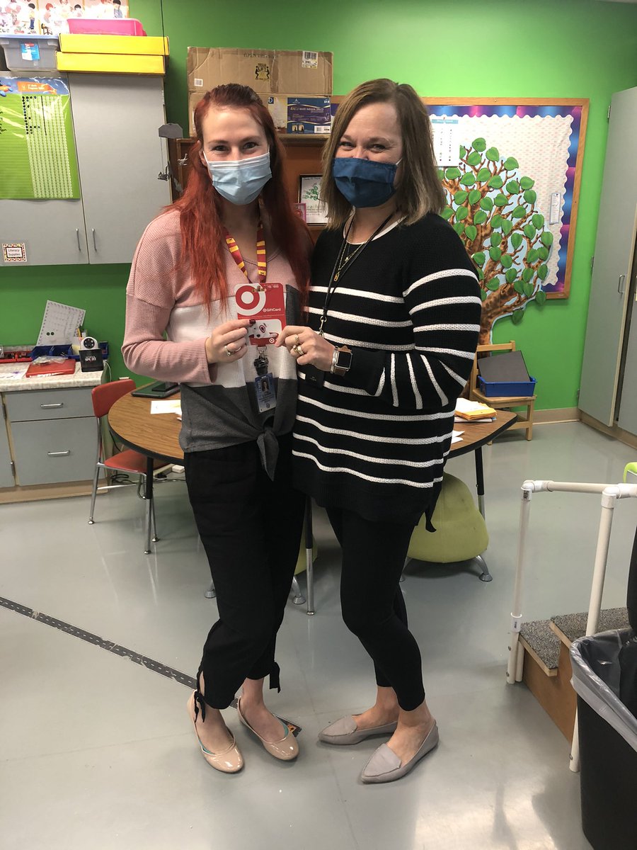 And the last winner of the #seesawtry5 challenge for the month of October is....Mrs. O'Brien!!! 👏🏼👏🏼👏🏼 #adultlearning #choiceboard @Seesaw @HowardWinnCSD @DouglasASickles https://t.co/9fXhOhevIJ