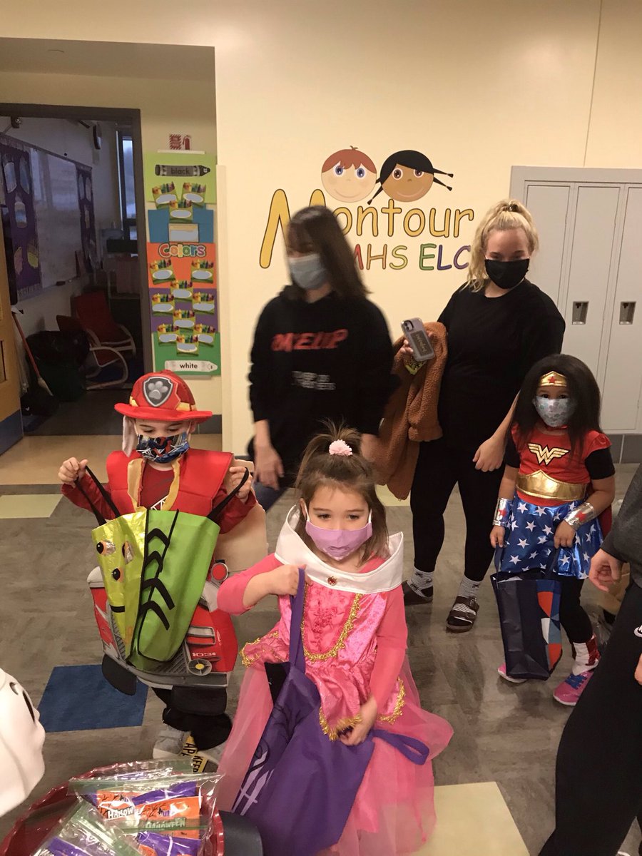 tironegina's tweet photo. @nicole_stagl @hilltopspartan
Happy Halloween day for Ms. Staglβs ELC.
Last stop trick or treating. They were happy little goblins! π https://t.co/OEPyrT03Ig