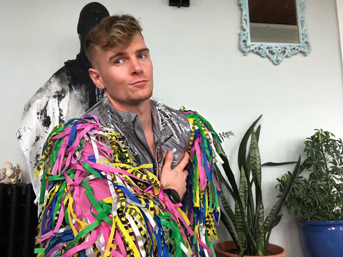 BillyHolt_'s tweet photo. Y’all A Costume Store Threw Away This Brand New #harleyquinn jacket from the #birdsofprey movie and can we just talk about what a complete mood this is 💁🏼‍♂️. #dumpsterdivingfind #dumpsterdiving #score https://t.co/ul6faduwkM