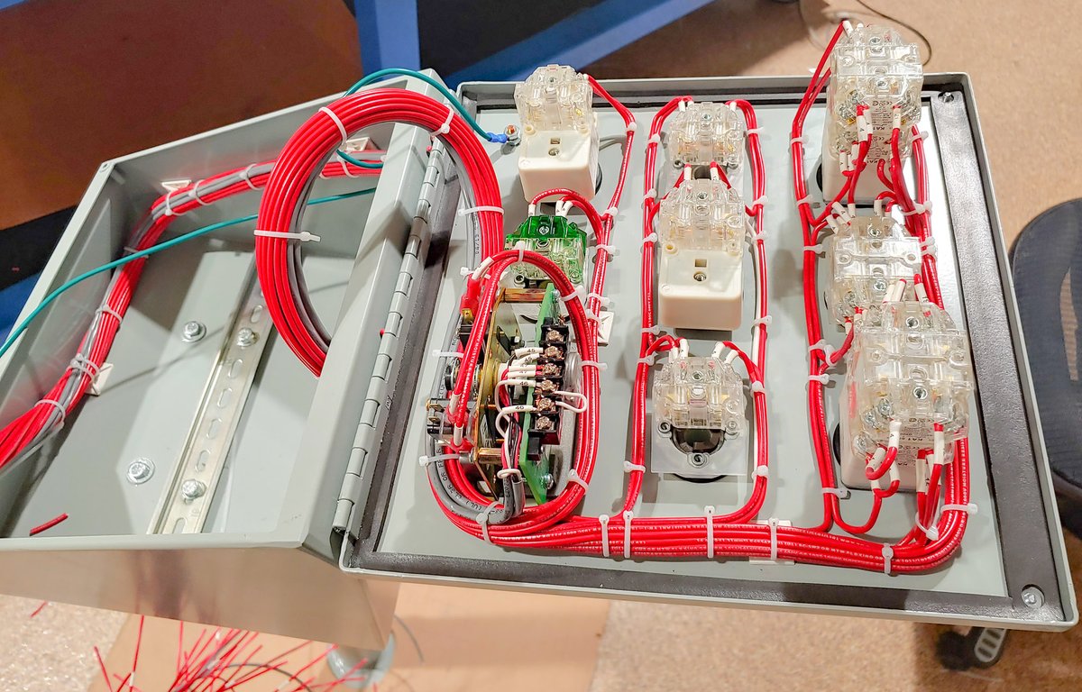 Wires can be pretty too! 

A console that our talented automation shop is assembling. 

#Serpentix #conveyors #madeinamerica #CustomFabrication #Colorado #madeinUSA #fabrication #automation#coloradobuilt #welding #lasercutting #pressbrake