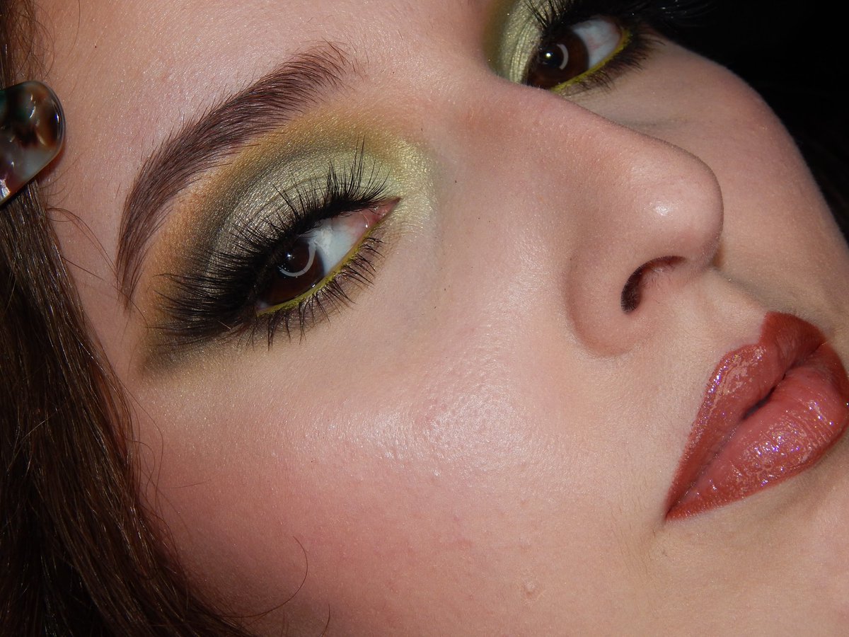 CandiceCottrell's tweet photo. A little green to enhance to fall mood! 

@OFRACosmetics Empowered Signature palette 
@CatriceSA Insta Bae palette
@lagirlusa Pastel Dream Liner in Magic Mint 
@BenefitBeauty Precisely My Brow &amp; Gimme brow both 4.5
@BECCAcosmetics Lipstick love
@LAColorsusa holo lip gloss https://t.co/0dVF2Sxt8U