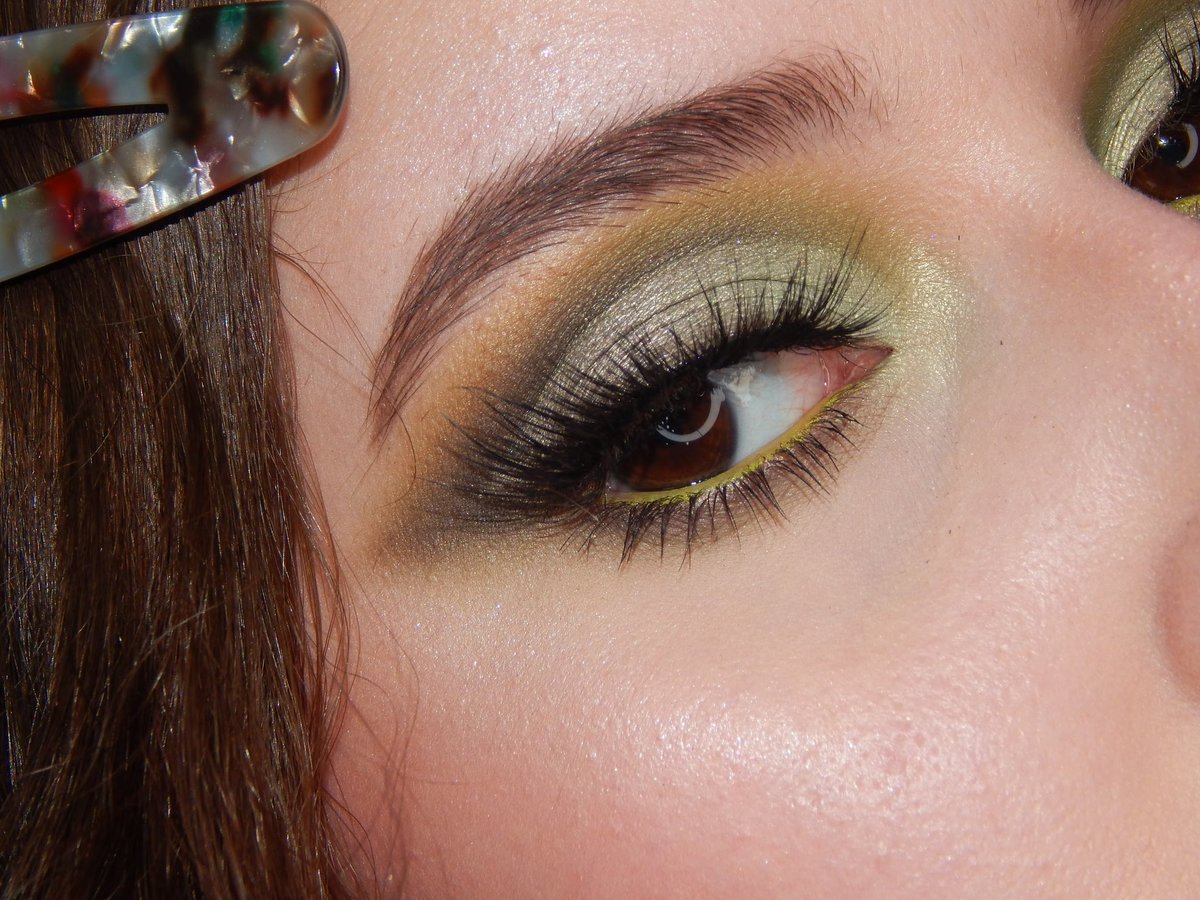 CandiceCottrell's tweet photo. A little green to enhance to fall mood! 

@OFRACosmetics Empowered Signature palette 
@CatriceSA Insta Bae palette
@lagirlusa Pastel Dream Liner in Magic Mint 
@BenefitBeauty Precisely My Brow &amp; Gimme brow both 4.5
@BECCAcosmetics Lipstick love
@LAColorsusa holo lip gloss https://t.co/0dVF2Sxt8U