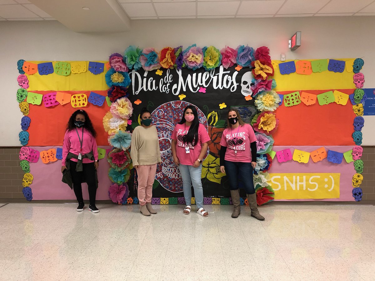 SraRiveira's tweet photo. #RHSRoar #RHSFrisco #RedRibbonWeek2020 #spanishteacher #BreastCancerAwareness https://t.co/oqNkgirRHX