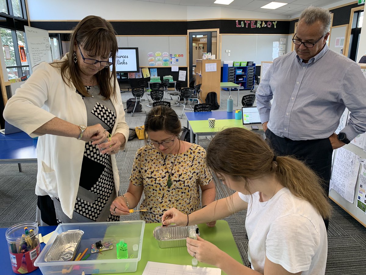 TeRoopuuPourewa's tweet photo. Hear that wonderment and awe! @HopeGriffin_ creating lots of provocations to stimulate curiosity @StonefieldsSch https://t.co/s87BapjXVB