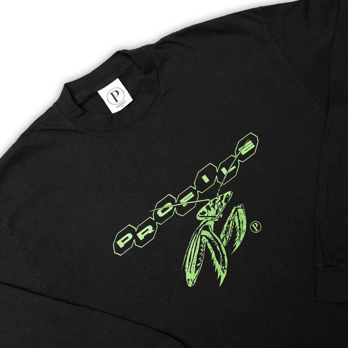 profileusa's tweet photo. MANTIS LONGSLEEVE (BLACK)

- 6.5 oz. pre shrunk cotton 
- cut &amp; sewn in LA
- graphic &amp; tags printed/sewn 
   in-house

available friday at 12pm pst via 
https://t.co/cA3598PK02 🦎 https://t.co/m8pOIz6b5T