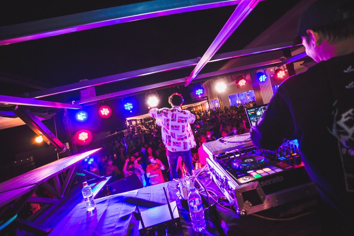 RAY_SINGER's tweet photo. COZY ROOF TOP Bar
STEM RESORT
「REGGAE LAND」

久々の沖縄LIVE
やっぱり沖縄のお客さんは元気😁
この時代にかなりの人が
来てくれたみたいやし大成功でよかった👏

最高に楽しかった

photo by @EasySqueeze1986 
#singer_ray
#stemresort https://t.co/Wtdo5g1nZX