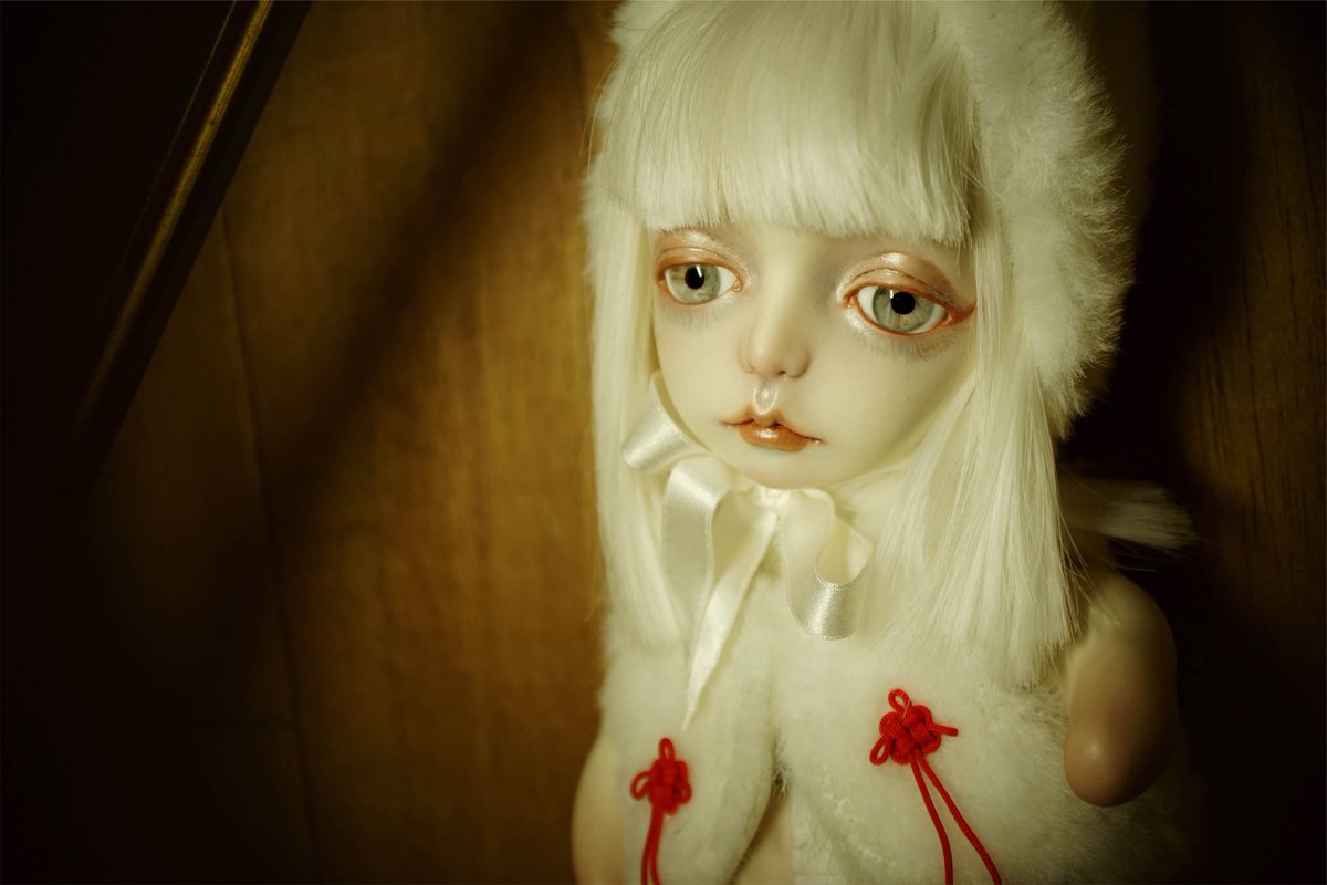 freaks_circus's tweet photo. 「月兎」つくと
月の兎の伝説をイメージして制作しました。

脚先は陶芸で使用するガラス釉を使用していてビスクとはまた違う質感になっています。

いつもRTや♥ありがとうございます！！沢山していただけると嬉しいです🙏 https://t.co/U5awI7hwPc