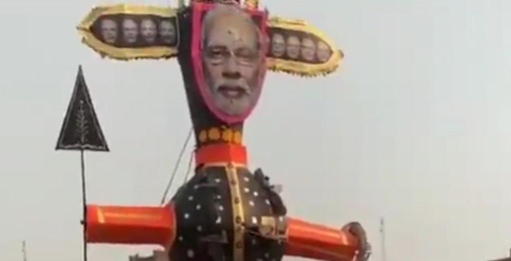 iChiragPaswan's tweet photo. दशहरा के पावन अवसर पर पंजाब सरकार द्वारा प्रायोजित घटना की निंदा लोजपा करती है जिसमें आदरणीय प्रधानमंत्री @narendramodi जी का पुतला दहन किया गया था।यह पंजाब की संस्कृति नहीं है और ना ही पंजाब के लोगों ने यह किया है।यकीनन इस घृणित कार्य के पीछे पंजाब सरकार का हाथ है। https://t.co/UJD6gHcZU9