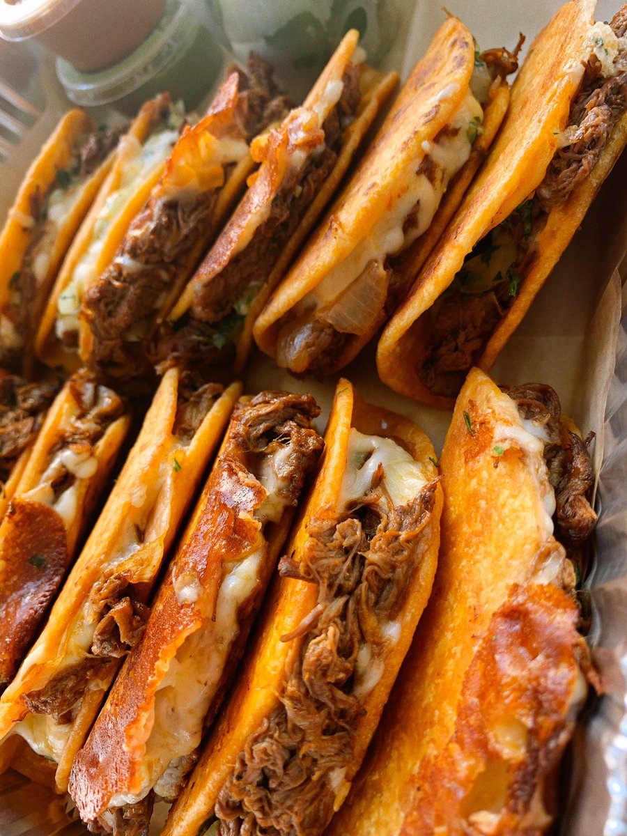 _dcdr's tweet image. finalized a date to do my last birria pop up of the year next month 🥺 thank you to everyone who’s been supporting me since day 1 &amp;amp; to those who’s ordered from me! ❤️ manifesting bigger opportunities for birriasbyd 😌