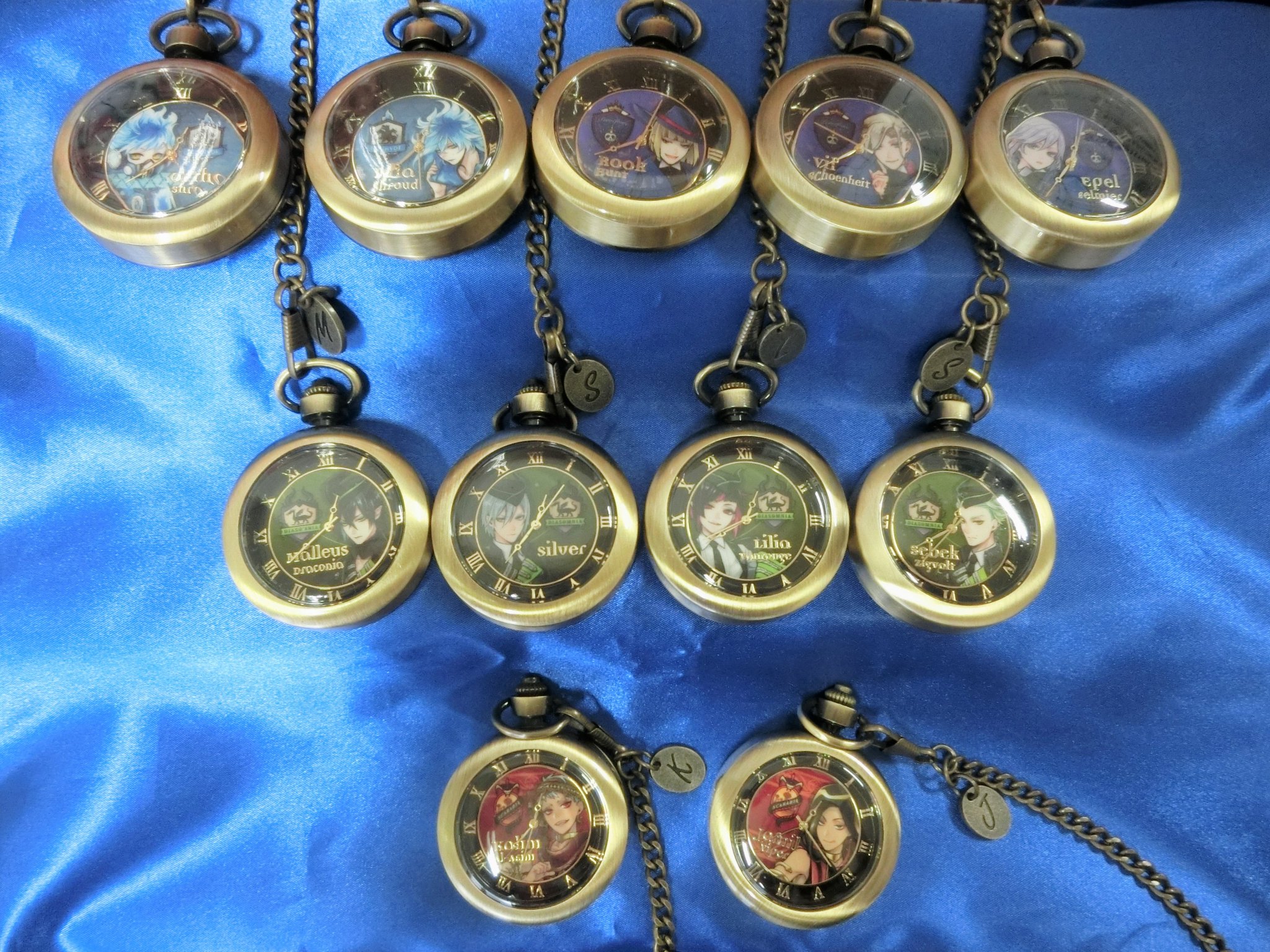 Namco梅田店 Twitterissa 景品 ディズニー ツイステッドワンダーランド プレミアム懐中時計 Vol 2 投入しました ツイステ