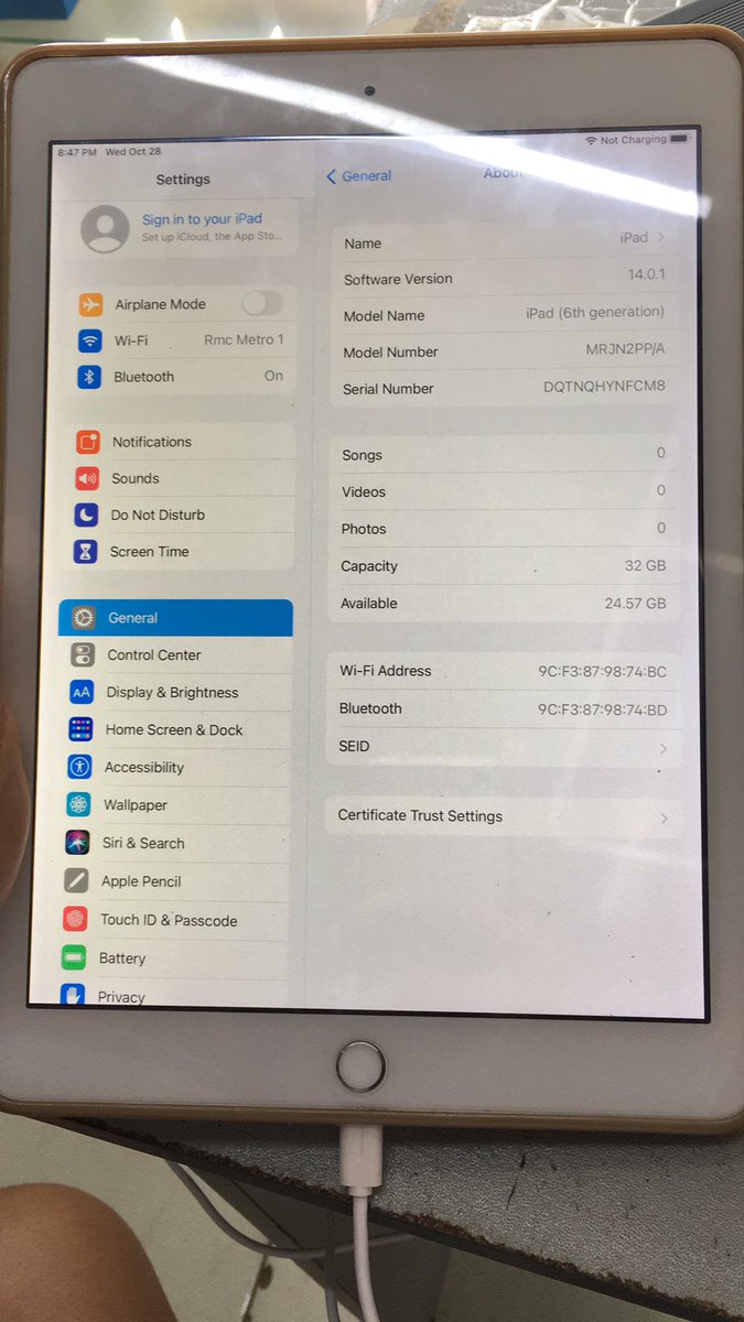 DelaniLester's tweet photo. @Zecode_lk4 thanks boss ipad 6th gen. https://t.co/z5IbbVyWRp