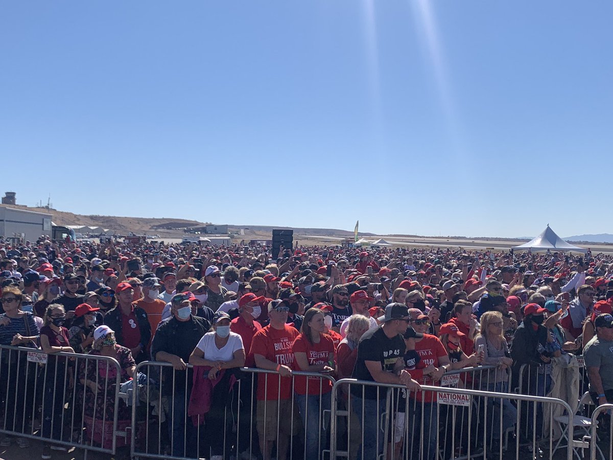 Crowd photos. Now only in the venue but the overflow area  #8NN – bei  Laughlin/Bullhead International Airport (IFP)