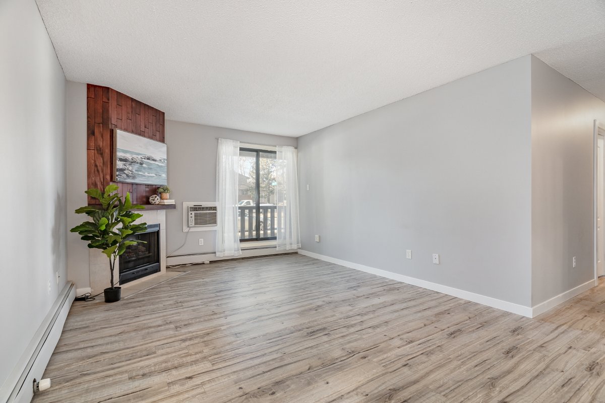 RealtorYXE's tweet photo. Fantastic first time buyer or investment in Wildwood #yxe. https://t.co/C2l5doyfDj #saskatoon #yxeapartment #wildwoodyxe #saskatooning #saskatoonapartment #uofs https://t.co/Y4FMWn30GQ