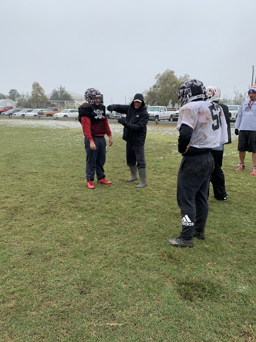 RushSpringsFB's tweet photo. Cold Blooded 🥶🏴☠️💯💪🏻🍽 #playoffweather #BeatECP https://t.co/kIUIXuJCQO