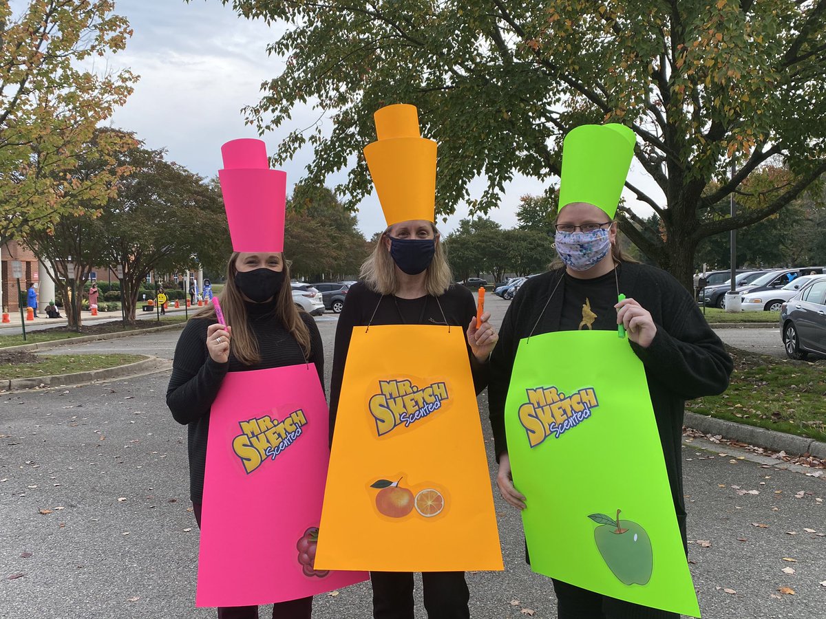 Longdale_Tigers's tweet photo. Our Pumpkin Parade was awesome!! It was great to see so many Longdale faces. We hope to see you tomorrow night for our Fall Family Festival!!๐๐๐ฏ@HenricoSchools #fallisfun #pumpkinparade https://t.co/DmB3rkTXNy