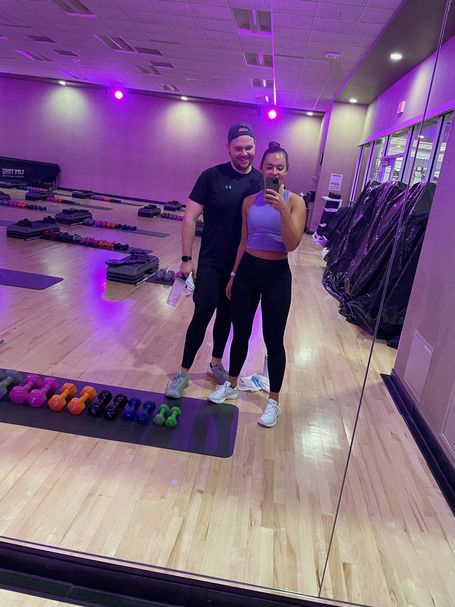date_navis's tweet photo. Barbell Strength with my swole-mate 🤍🖤🤍🖤 #LTClassDash https://t.co/XvNPeExH4x