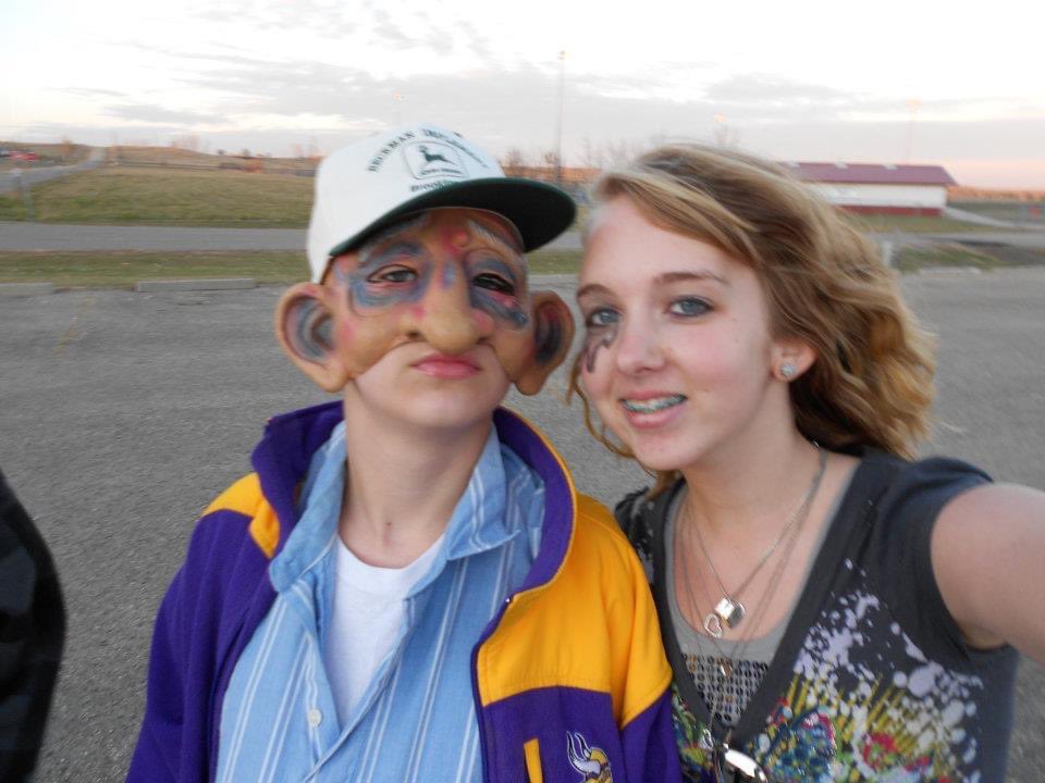 britt_moore20's tweet photo. two types of girls on Halloween @MarissaAnn2015 https://t.co/IRpRXdWpts