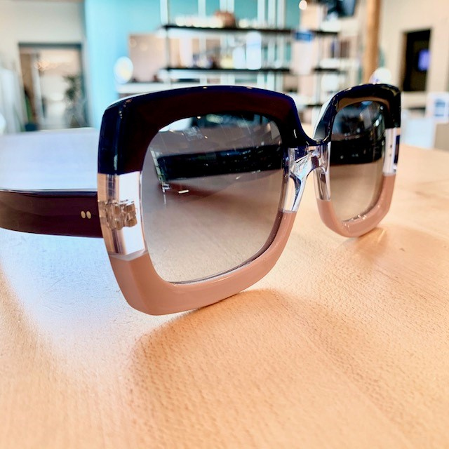 OptometrySD's tweet image. Feel like letting your inner Audrey Hepburn shine?  

Check out these Fuz (1966) sunnies by Oliver Goldsmith Eyewear.  This iconic shape was one of her favorites.  #audrey #sandiegofashion