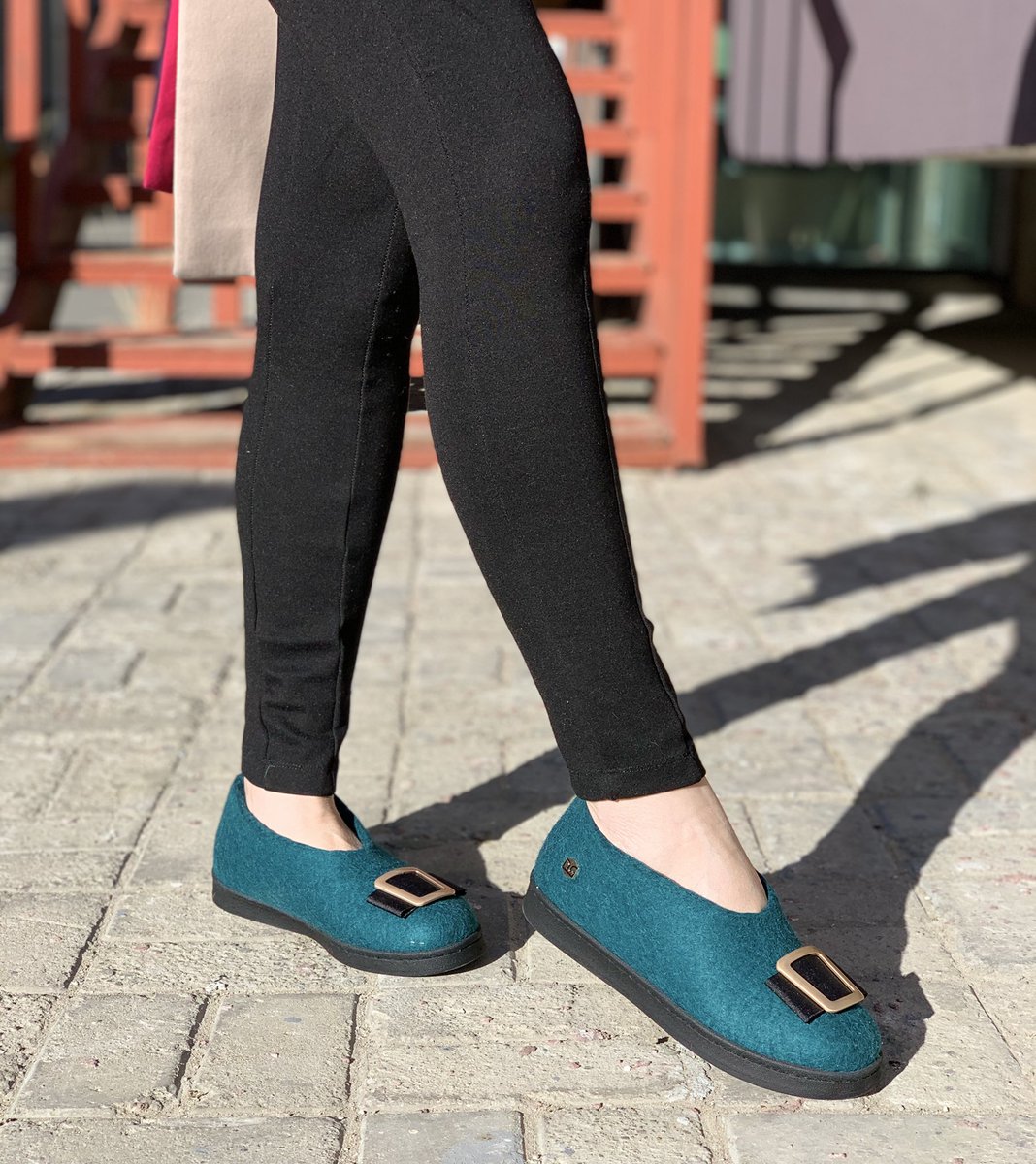 Өглөөний мэнд 🤗 Өдийд өмсөхөд дэндүү сайхан, шагай дулаахан, хөнгөн дулаахан, загварлаг, хамгийн гоё нь эсгий