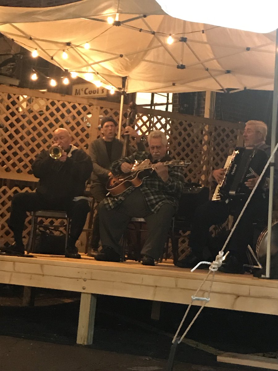 waiksnoris's tweet photo. Enjoying a cool night at Shanghai Jazz.
#WarrenVache @MadisonNJ_gov #brass #jazz https://t.co/kOvRo496bd