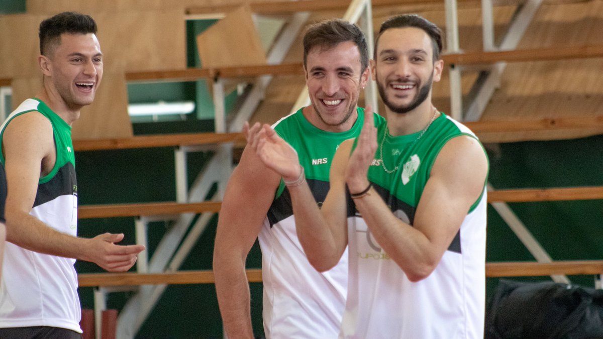 VOLEYDEFEBANF's tweet photo. Así de contentos de que se inauguró la temporada de macheton 💪🏼 Estos son los ganadores de las 2 primeras fechas 👇🏼🥵 #soydeldefe💚 https://t.co/8xhemEK8zV
