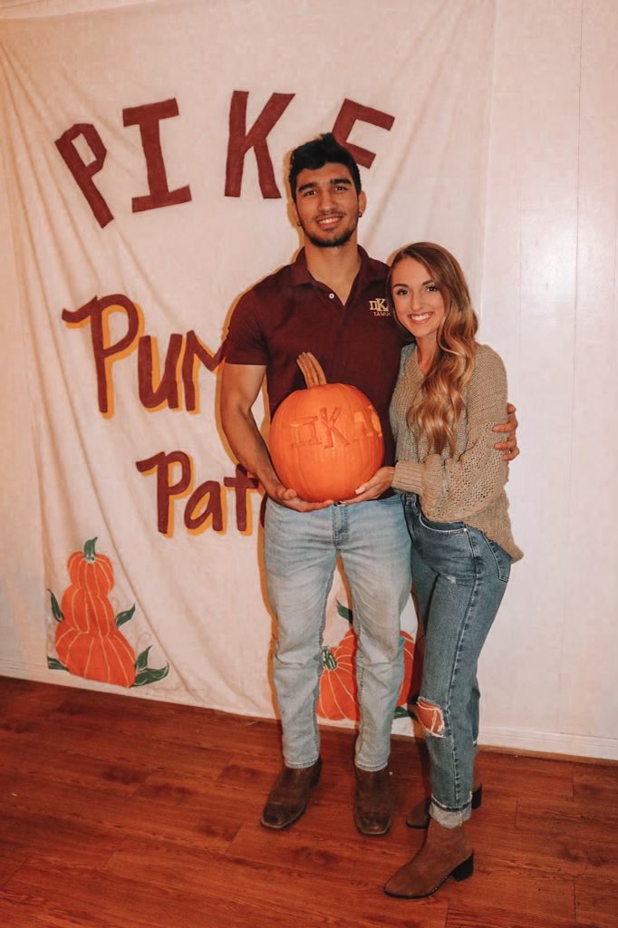 Last night in spirit of Halloween 👻. The TAMUC Pikes hosted a pumpkin carving date party night. Everyone had a great time with their beautiful dates.🎃  
#SpookySzn #πΚα