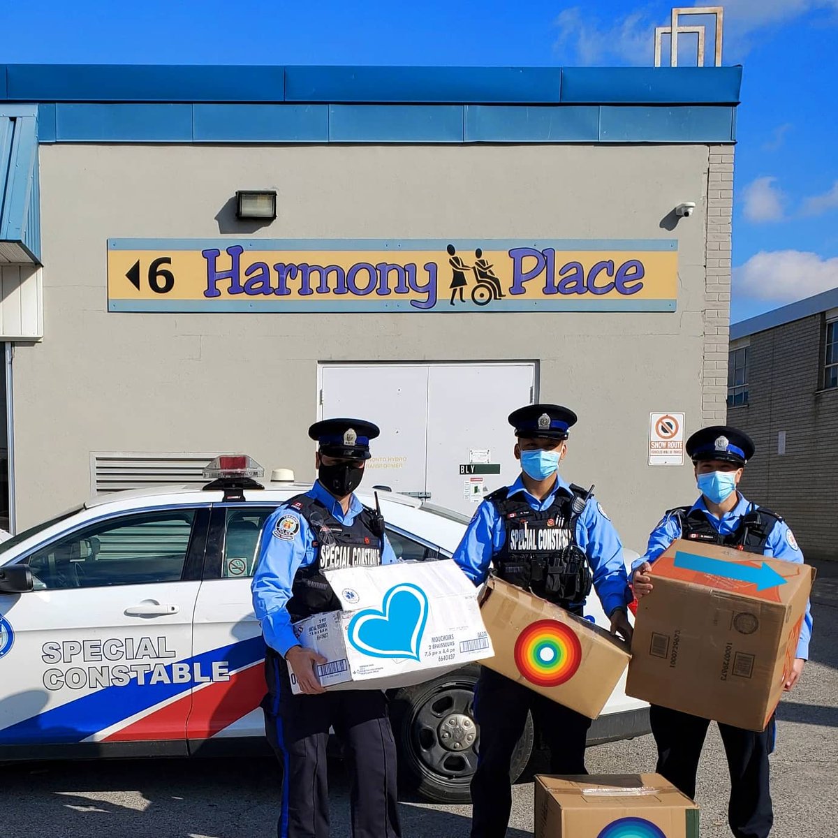 TPSVIDOT's tweet photo. Thank you to everyone who made clothing donations. Today 14 Division Special Constables brought some of these donations to an incredible organization Harmony Place. @harmonyplacess @torontopolice14 @toronto_police_service @special.constable https://t.co/6984mYMNJg