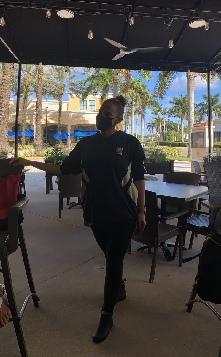 SRiley48's tweet image. Olympic Heights always has the best apparel. I live for black and gold. #thelionsway #iamabuilder