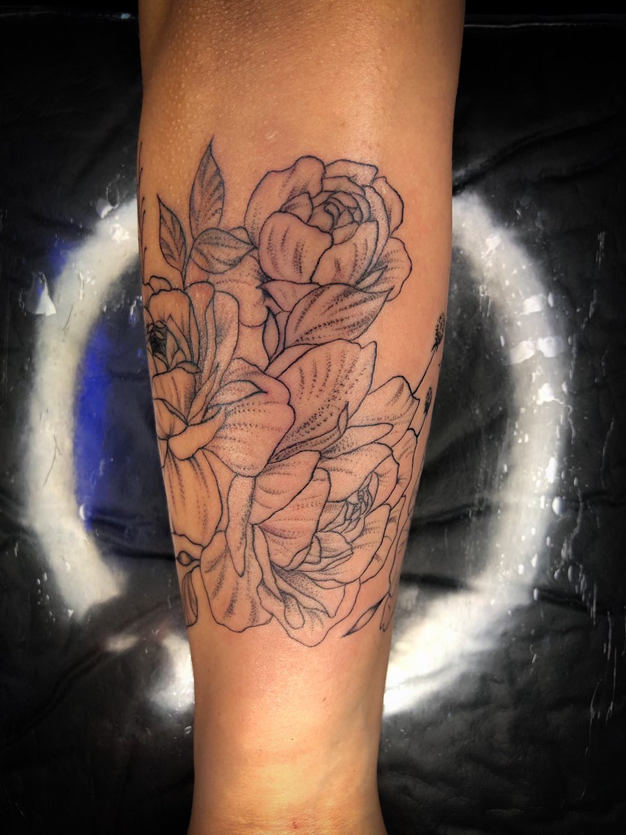 chuloMtzTATTOO's tweet photo. Gracias por la confianza! @jesi.d.94 #1ersesión @pinche.studio #graciassiempre #tattoosliners #linertattoo #tattoosdelicadas #mangatattoo #mangatattooflores #tattooflorales #flawers🌸 #delicadotattoo #tattoolady #tattogirls #1ersesion #mediamanga #mediamangatattoo https://t.co/mk70fTvAQy