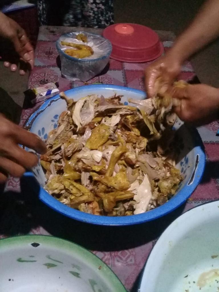 Edytawang's tweet photo. Bancaan mauludan nganggo Ingkung ngene Iki Yo wong NU

Wis Ben cah kae ngararani mauludan iku sesat Yo gpp https://t.co/T42aFYpK9V
